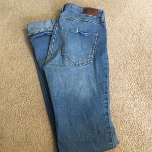 Hollister, Light wash Skinny Jeans. Size: 3
